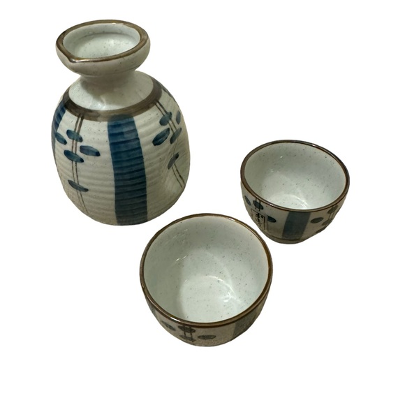 Vintage porcelain sake set. Pitcher with two cups. NIB/NWT - Picture 4 of 5